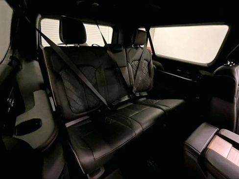 Used 2025 Jeep Grand Wagoneer L Series III w/ Rear-Seat Entertainment Group AWD/4WD image 32