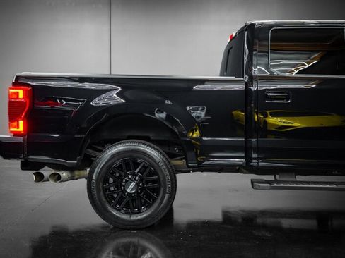 Used 2022 Ford F250 Lariat w/ Black Appearance Package image 8