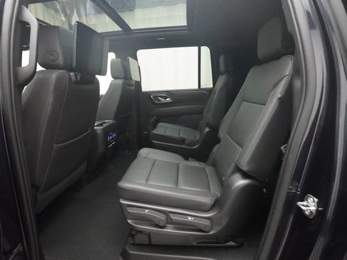 Used 2023 Chevrolet Suburban Z71 w/ Luxury Package AWD/4WD image 15