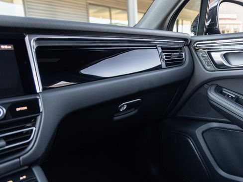 New 2026 Porsche Macan image 31