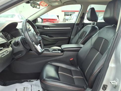 Used 2024 Nissan Altima 2.5 SR FWD image 13
