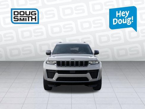 New 2026 Jeep Grand Cherokee Altitude image 6