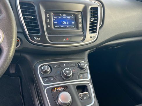 Used 2016 Chrysler 200 Limited image 24