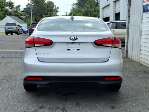 Used 2018 Kia Forte LX w/ LX Rear Camera Package FWD image 4