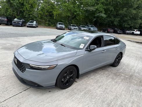 Used 2025 Honda Accord SE image 5