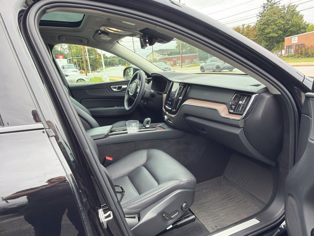 Certified 2024 Volvo XC60 B5 Plus w/ Protection Package Premier AWD/4WD image 2