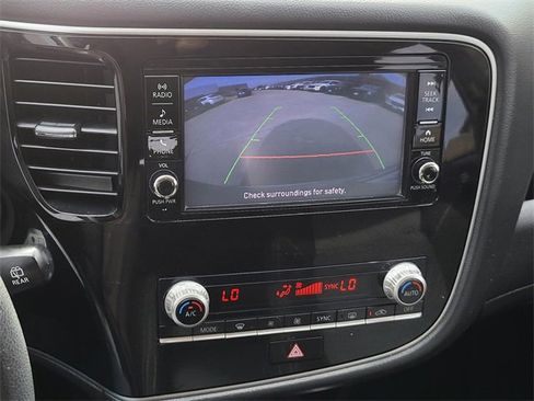 Used 2020 Mitsubishi Outlander ES image 23