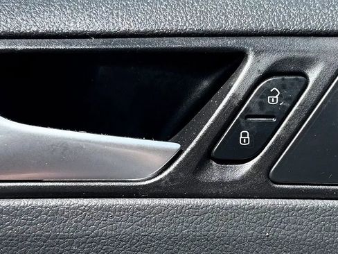Used 2012 Volkswagen Jetta GLI Autobahn FWD image 23