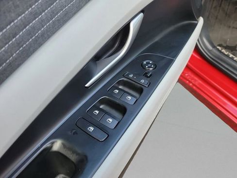 Used 2025 Hyundai Elantra Limited image 17