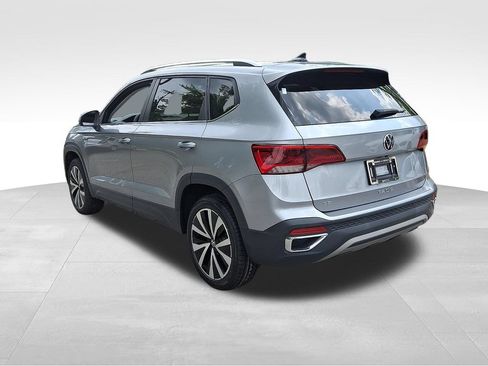 Used 2023 Volkswagen Taos SE FWD image 4