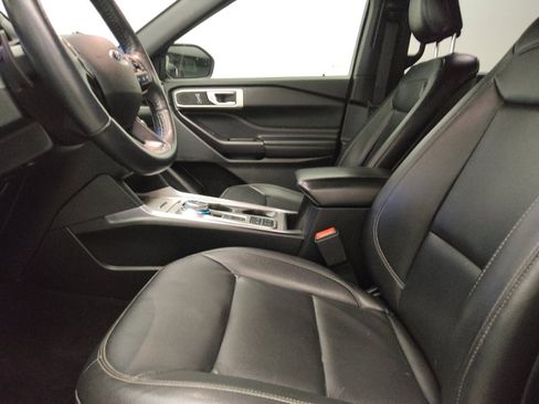 Used 2020 Ford Explorer XLT w/ Equipment Group 202A RWD image 17