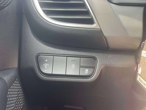 Used 2024 Kia Seltos LX AWD/4WD image 19