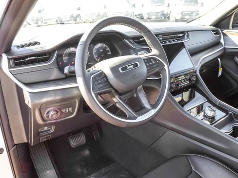 New 2025 Jeep Grand Cherokee L Limited w/ Black Appearance Package image 4