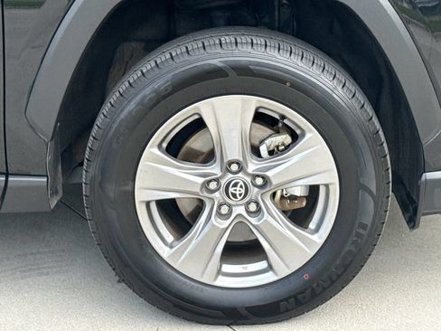 Used 2025 Toyota RAV4 XLE AWD/4WD image 11