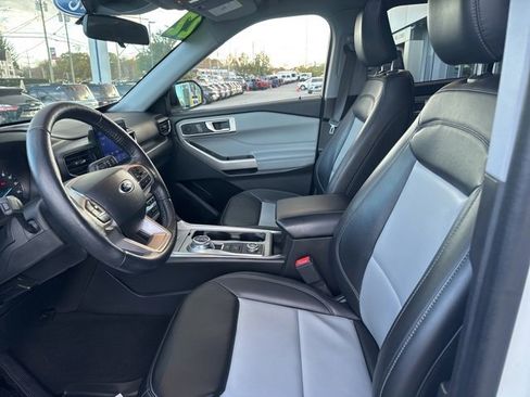 Certified 2022 Ford Explorer XLT w/ Equipment Group 202A image 14