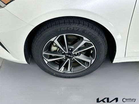 Certified 2023 Kia Forte LXS w/ LXS Technology Package FWD image 28
