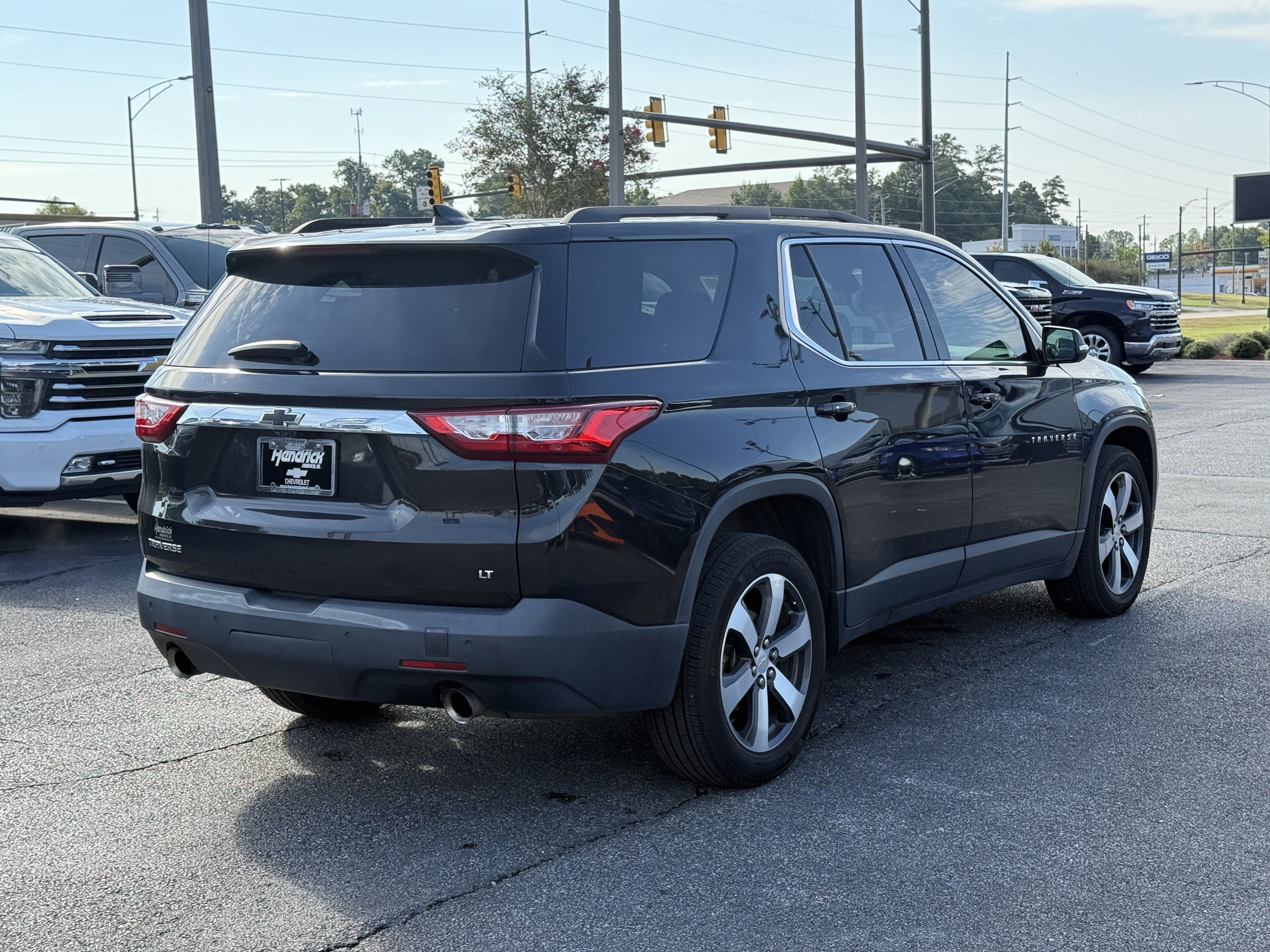 Used 2021 Chevrolet Traverse LT w/ LT Premium Package FWD image 11