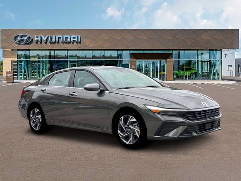 New 2026 Hyundai Elantra Limited FWD image 10