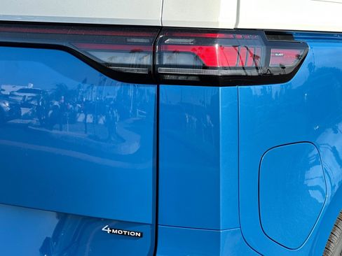 New 2025 Volkswagen ID. Buzz 1st Edition image 7