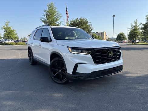Used 2025 Honda Pilot Black Edition image 2