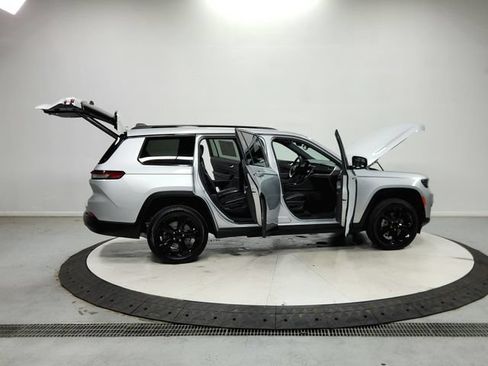 Used 2023 Jeep Grand Cherokee L Laredo RWD image 17