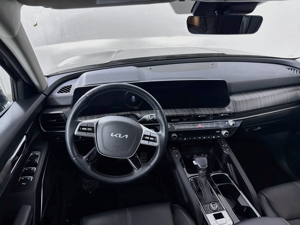 Used 2025 Kia Telluride SX w/ SX Captain's Chair Package AWD/4WD image 24