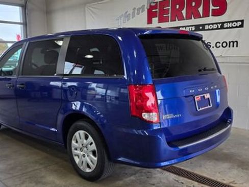 Used 2019 Dodge Grand Caravan SE w/ UConnect Hands-Free Group image 3