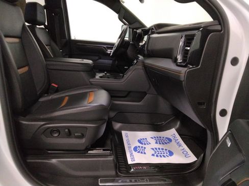 Used 2025 GMC Sierra 2500 AT4 image 41