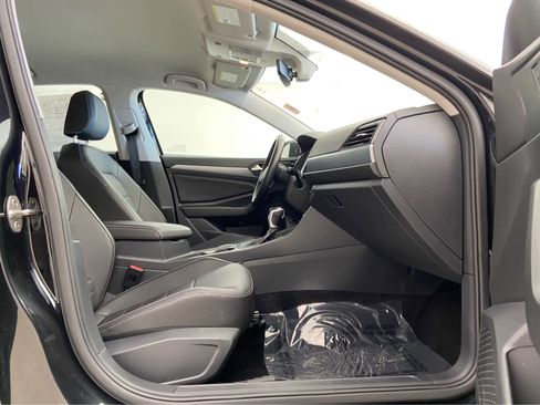 Used 2024 Volkswagen Jetta SE image 14