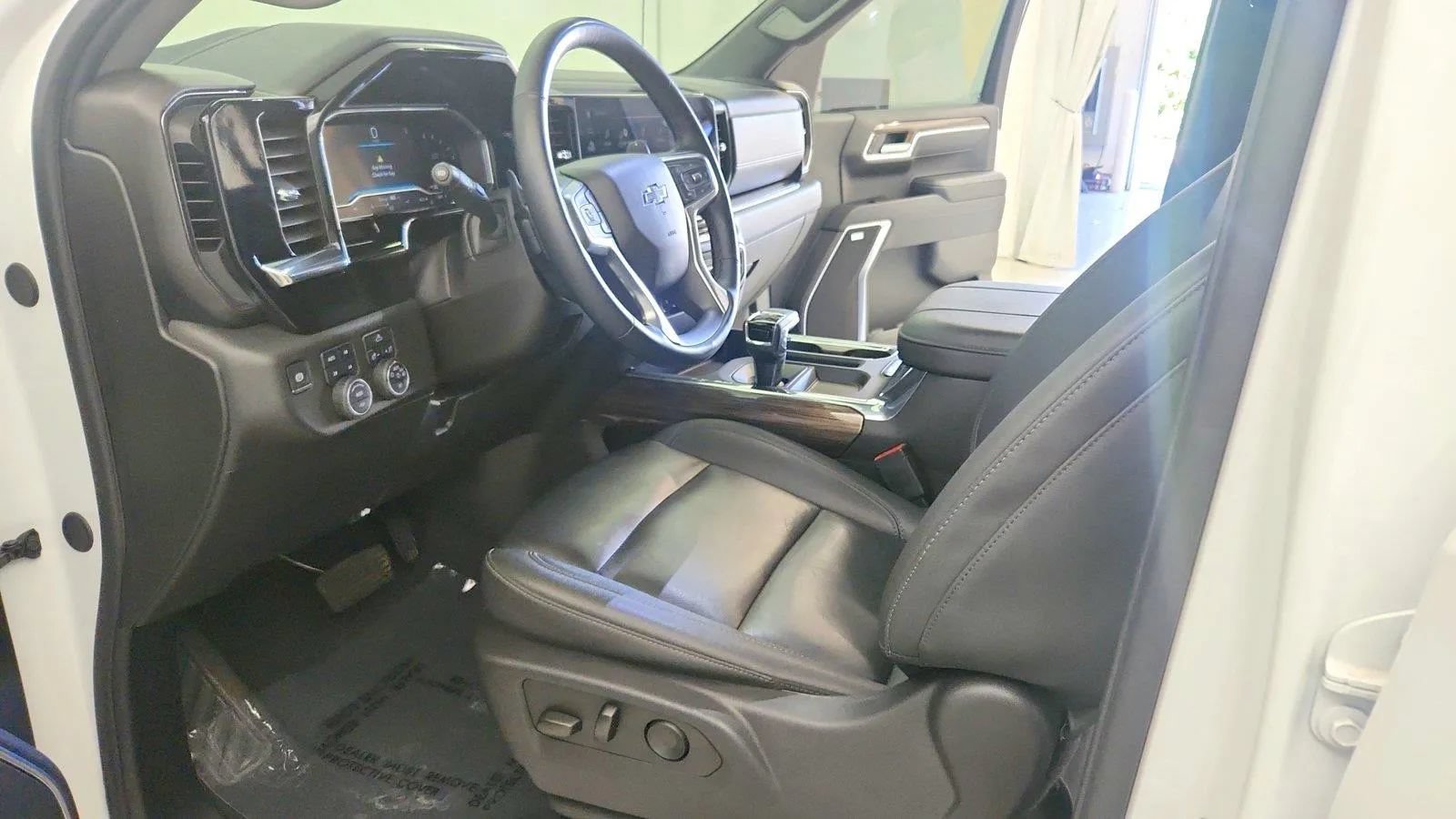 Used 2025 Chevrolet Silverado 1500 RST w/ Convenience Package II AWD/4WD image 14