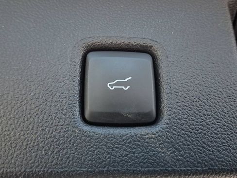 Certified 2022 Ford Escape SEL w/ SEL Stealth AWD Package image 31