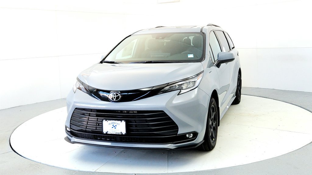 New 2026 Toyota Sienna XLE Woodland Edition AWD/4WD image 2