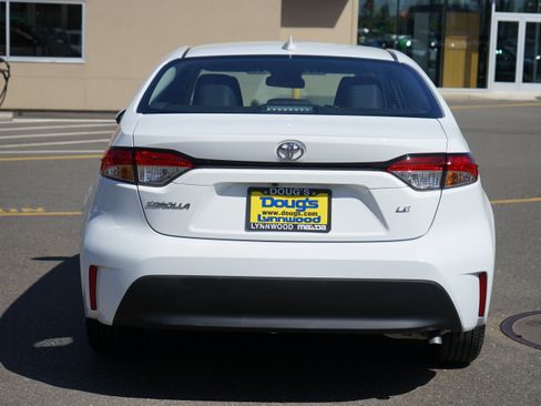 Used 2025 Toyota Corolla LE FWD image 5