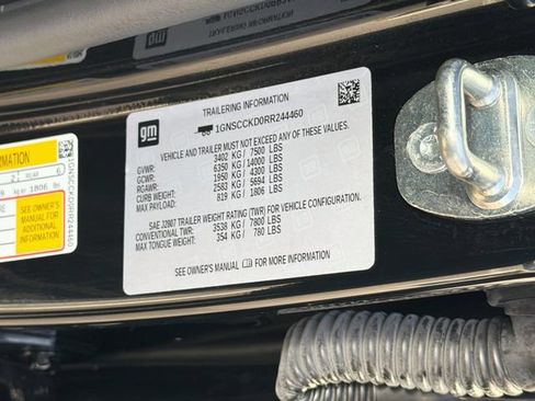 Used 2024 Chevrolet Suburban LT RWD image 33
