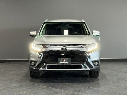 Used 2019 Mitsubishi Outlander SE image 3