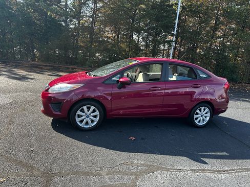 Used 2011 Ford Fiesta SE w/ 202A Rapid Spec Order Code image 4