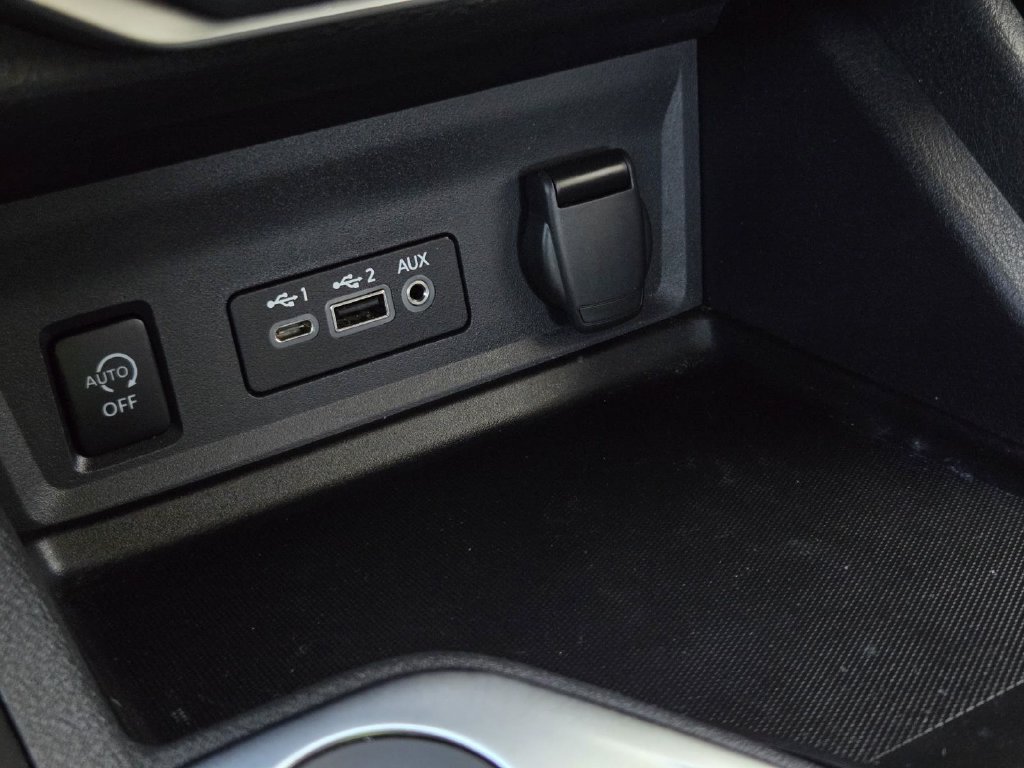 Certified 2025 Nissan Sentra SV FWD image 21