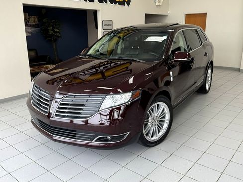 Used 2019 Lincoln MKT AWD image 1