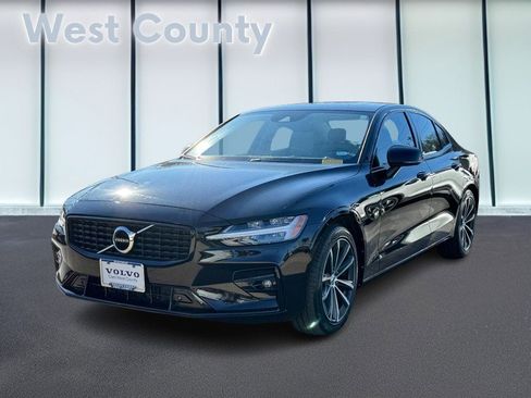 Certified 2022 Volvo S60 B5 Momentum image 9