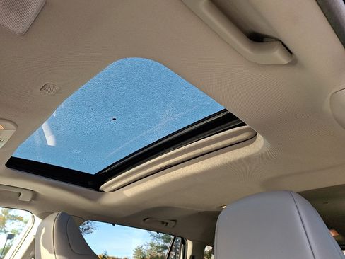 Used 2020 Toyota Highlander XLE image 21