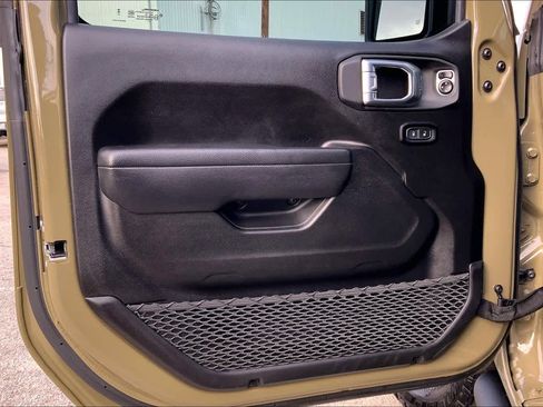 Used 2025 Jeep Wrangler Willys image 23