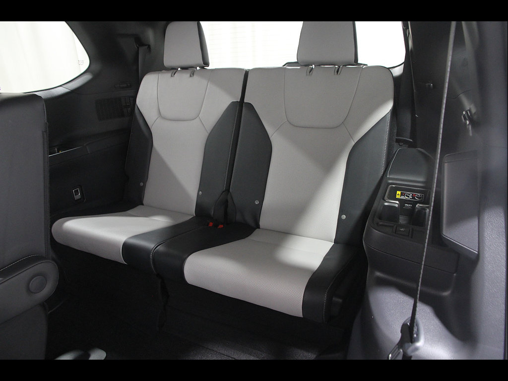 Used 2026 Lexus TX 500h AWD w/ Technology Package image 20