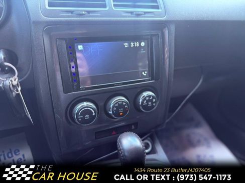 Used 2014 Dodge Challenger SXT RWD image 17