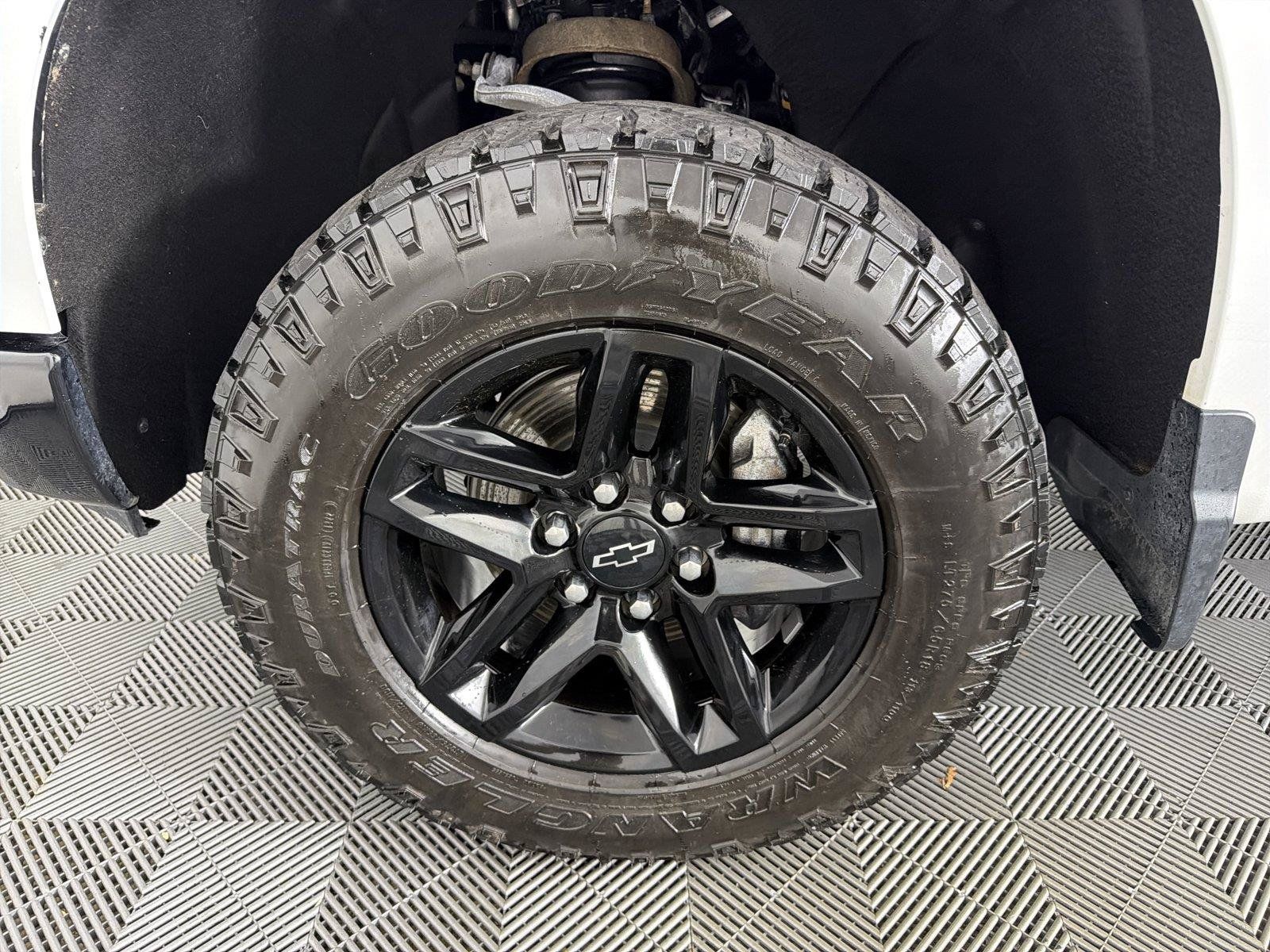 Used 2023 Chevrolet Silverado 1500 Custom Trail Boss w/ LPO, Dark Essentials Package AWD/4WD image 9