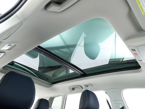 New 2025 Volkswagen Taos SEL image 37