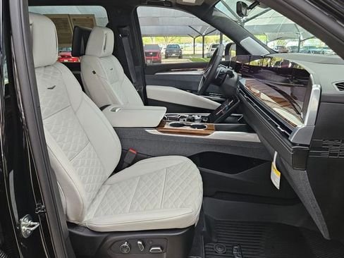 Certified 2026 Cadillac Escalade ESV Platinum Sport w/ LPO, ONYX Package AWD/4WD image 29