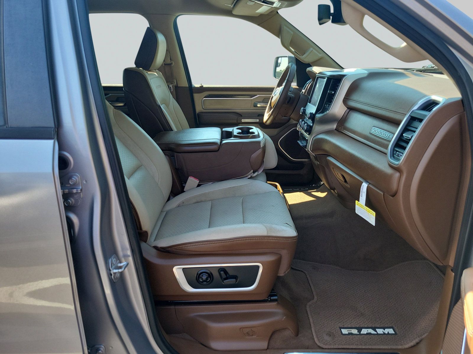 Used 2019 RAM 1500 Laramie AWD/4WD image 35