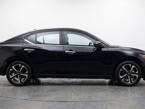 Used 2025 Nissan Sentra SV FWD image 11