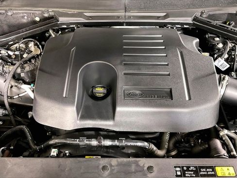 Used 2023 Land Rover Defender 110 X-Dynamic SE image 9