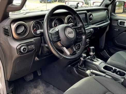 Used 2019 Jeep Wrangler Unlimited Sport S image 2